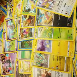(200) Assorted Pokémon TCG Common And Uncommon Trading Cards alternative image