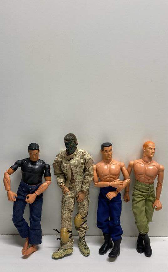 Action Figures 4 Assorted Lot Of G.I. Joe's Various Clothing / Accessories image number 2