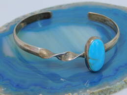 Artisan 925 Southwestern Turquoise Oval Cabochon Twisted Accent Unique Cuff Bracelet 15.3g alternative image