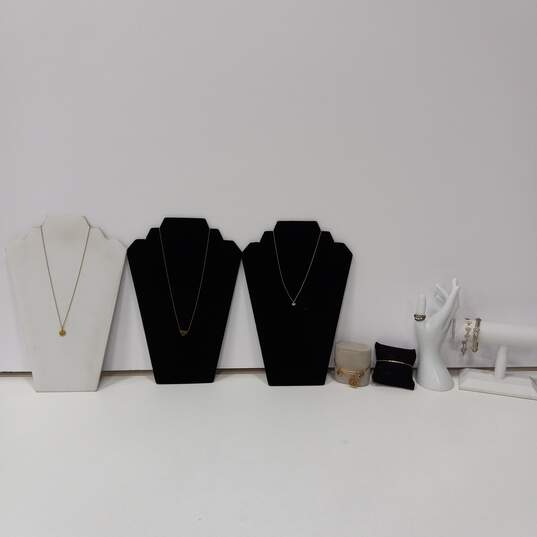 Gold Toned Fashion Jewelry Assorted 8pc Lot image number 1