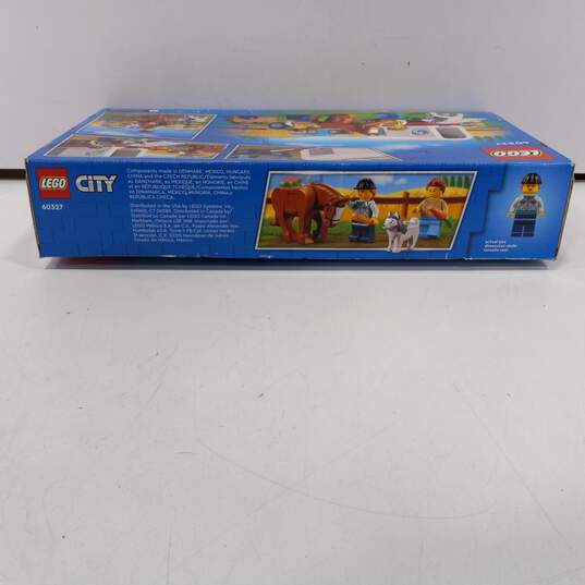 Lego City Horse Transporter 60327 image number 3
