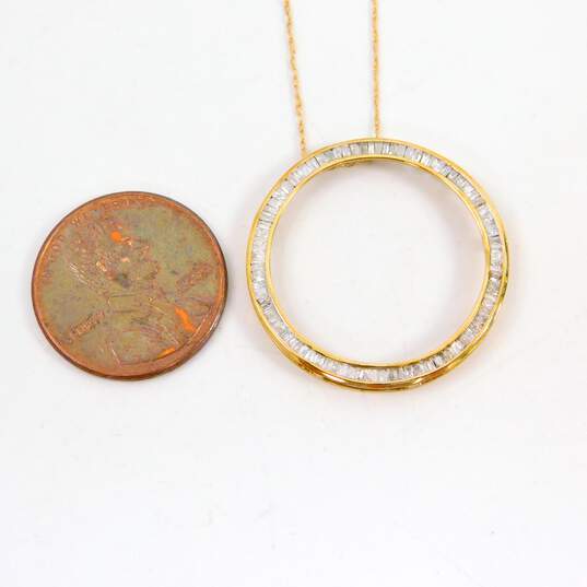 10K Yellow Gold 0.44 CTTW Baguette Diamond Circle Pendant Necklace 1.7g image number 7