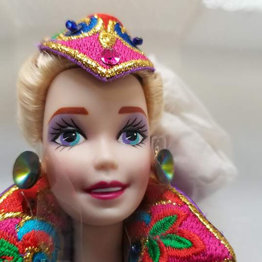 Royal Splendor Barbie, The Presidential Porcelain Barbie Collection, 1993 Mattel IOB image number 3