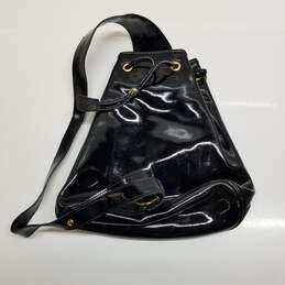 AUTHENTICATED Longchamp Black Patent Leather Drawstring Slingbag alternative image
