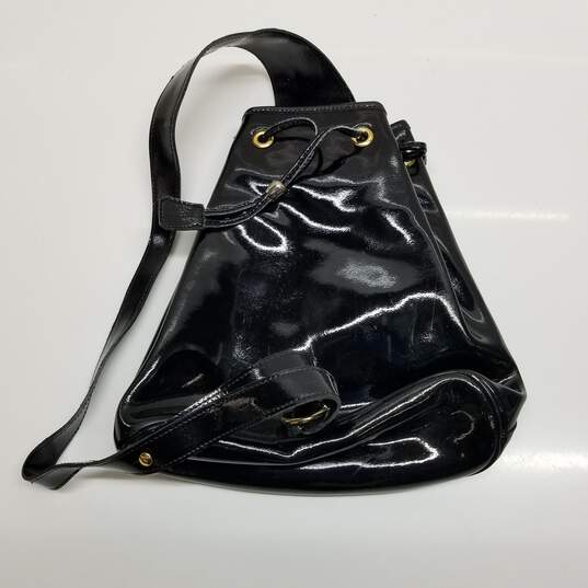 AUTHENTICATED Longchamp Black Patent Leather Drawstring Slingbag image number 2