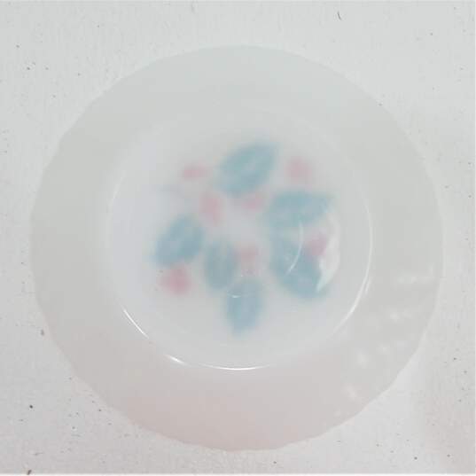 Vintage Termocrisa Crisa Christmas Holly Berry Milk Glass Salad Plates Set of 5 image number 3