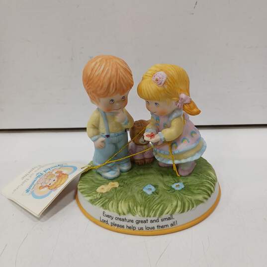 Pair of Figurines Helping Hands & Wonder Of Nature In Box image number 6