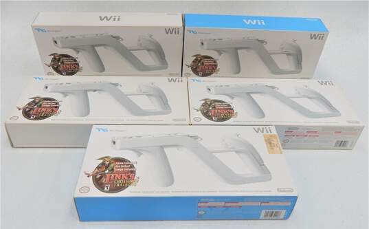 5 Nintendo Wii Zapper Light Guns 10B W/ 3 Games, Links Crossbow Training image number 1