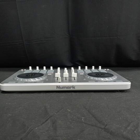Numark Mixtrack II DJ Control Audio Mixer image number 3