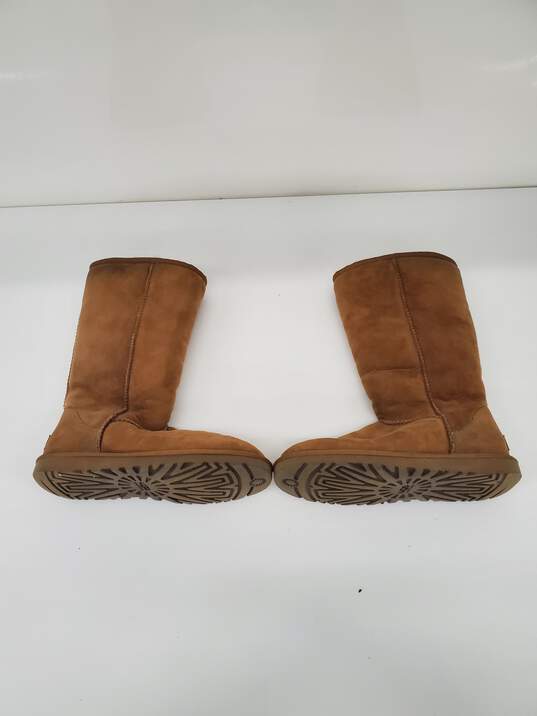 UGG Women's Classic Tall II Size-6 Boots Used image number 3