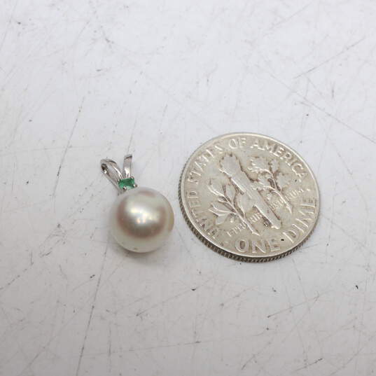 14K White Gold Pearl Emerald Accent Pendant - 0.8g image number 3