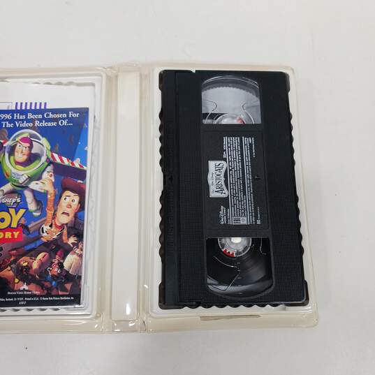 Vintage Bundle of Nine Assorted Disney Animation VHS Tapes image number 6