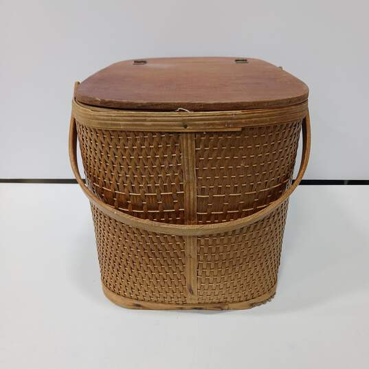 Vintage Hawkeye Burlington Woven Wicker Picnic Basket image number 3