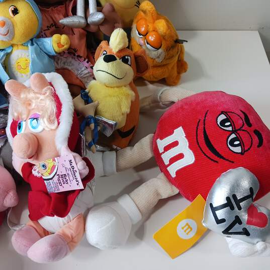 Buy the Bundle of Assorted Iconic Cartoon Character Plushies | GoodwillFinds