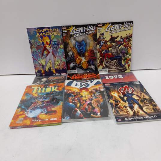 Bundle of 17 Avengers Comic Books (9lbs) image number 4