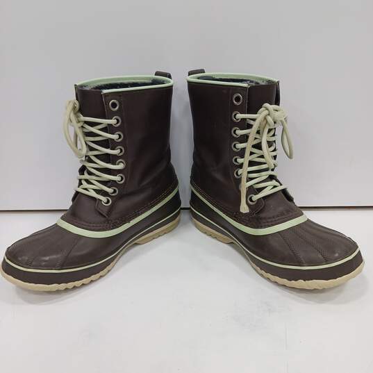 Women's Brown Winter Boots Size 8 image number 2