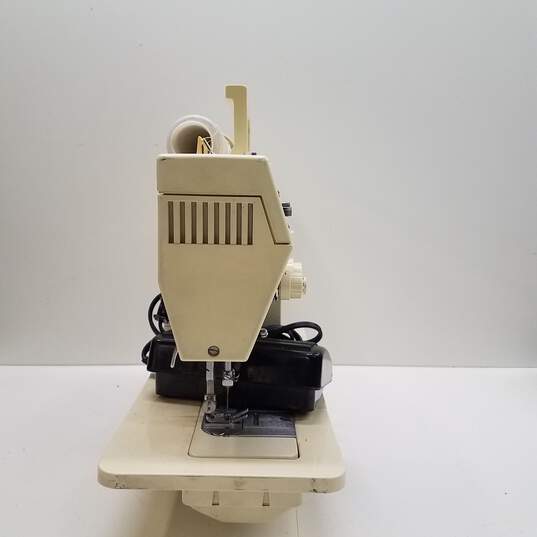 Singer 6215C Free Arm Zig-Zag Portable Electric Sewing Machine image number 5