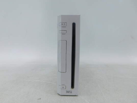 Nintendo Wii w/ 3 Games & 2 Controllers image number 5