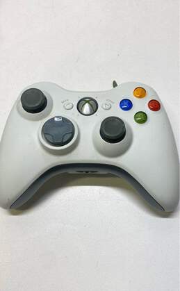 Microsoft Xbox 360 controller - Lot of 2, white alternative image
