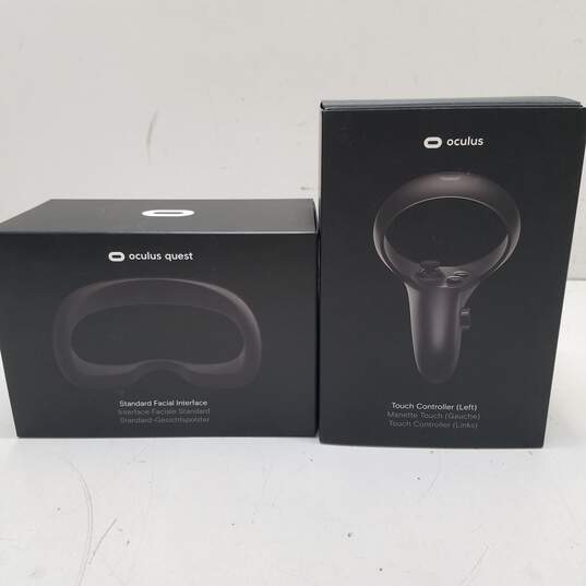 Oculus Quest Standard Facial Interface and Oculus Touch Controller (Left) Bundle image number 1