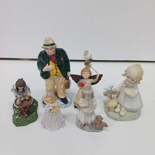 Bundle of 6 Assorted Vintage Man & Girls Figurines image number 1