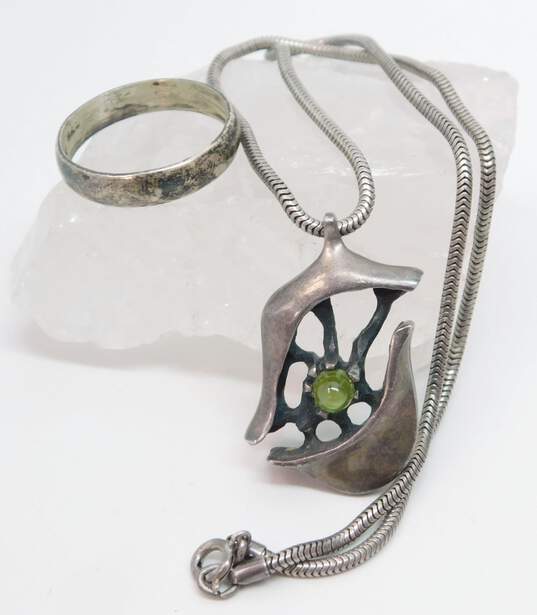 Taxco & Artisan 925 Peridot Cabochon Abstract Brutalist Pendant Snake Chain Necklace & Band Ring 20.6g image number 4
