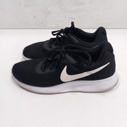 Nike Tanjun Men's Black & White Sneakers Size 10 image number 3