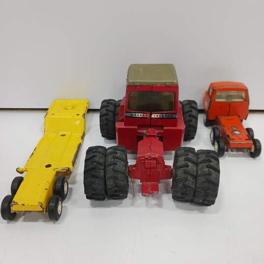 Bundle of Vintage Metal Toy Tractors image number 3