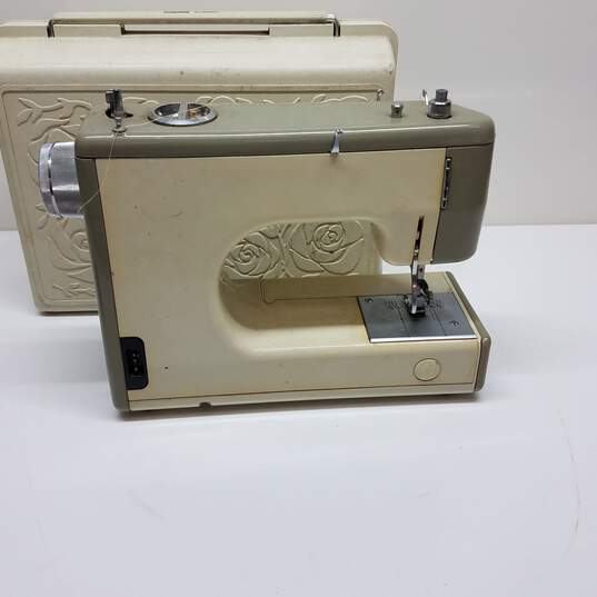 Vintage Kenmore 158 Sewing Machine image number 2