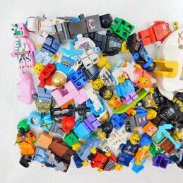 8.3 oz. LEGO Miscellaneous Minifigures Bulk Lot alternative image