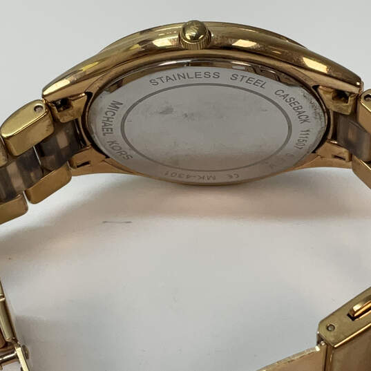 Designer Michael Kors MK-4301 Runway Gold-Tone Round Dial Analog Wristwatch image number 4