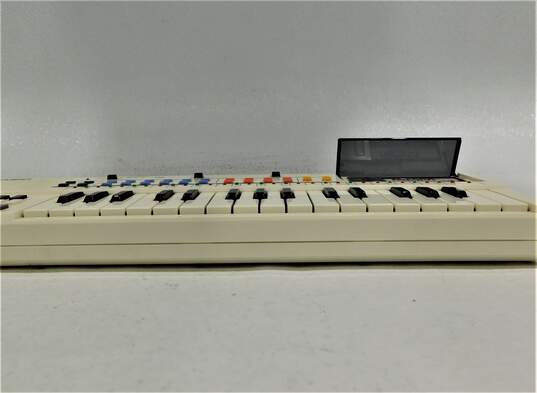 VNTG Casio Brand PT-80 Model Electronic Keyboard (Parts and Repair) image number 5