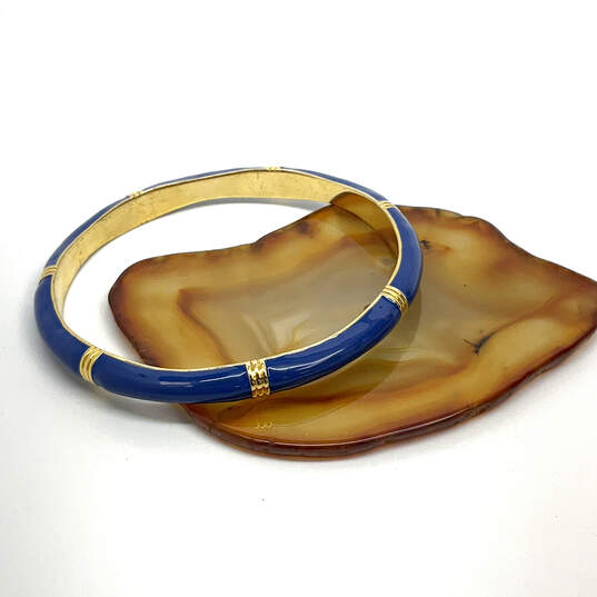 Designer J. Crew Gold-Tone Enamel Blue Round Shape Bangle Bracelet image number 3