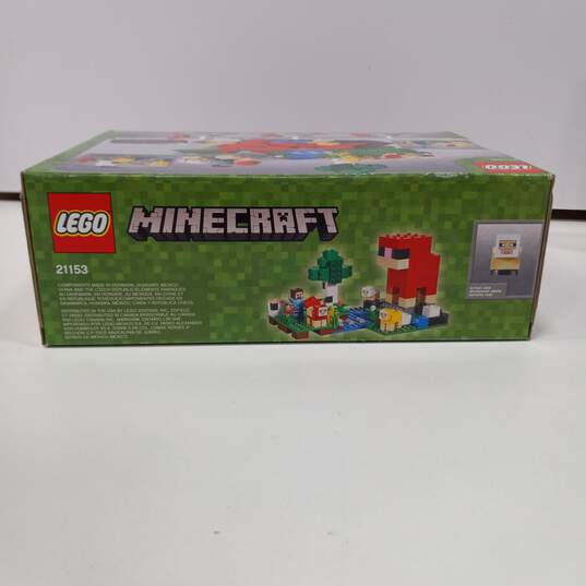 Lego Minecraft The Wool Farm & The Guardian Battle Building Sets image number 6