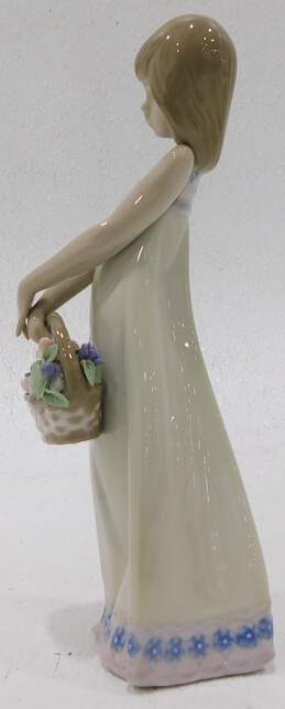 Lladro 5605 Floral Girl Holding A Basket Of Flowers Figurine alternative image