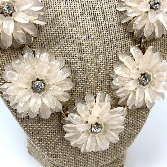 Designer J. Crew Gold-Tone Blush Pink Dahlia Flowers Statement Necklace image number 3