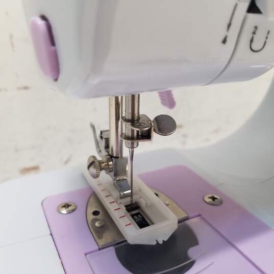 Mini Multifunctional Household Sewing Machine FHSM-505 image number 3