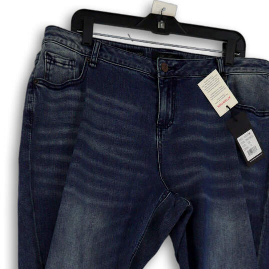 NWT Womens Blue Denim Medium Wash Pockets Straight Leg Jeans Size 32Rx32 image number 3