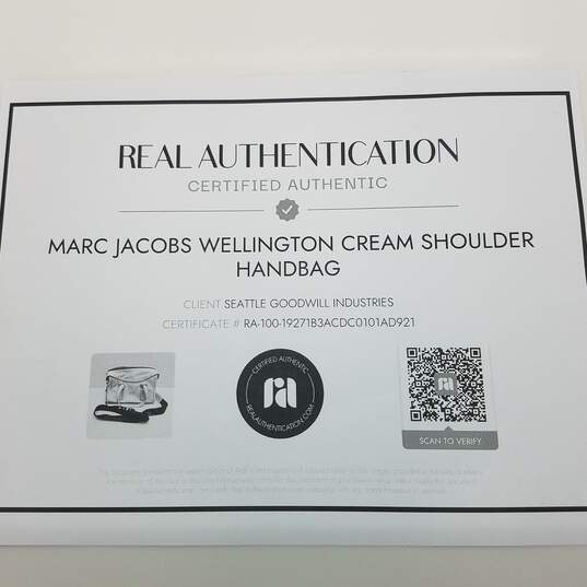 AUTHENTICATED Marc Jacobs Wellington Cream Shoulder Bag image number 7