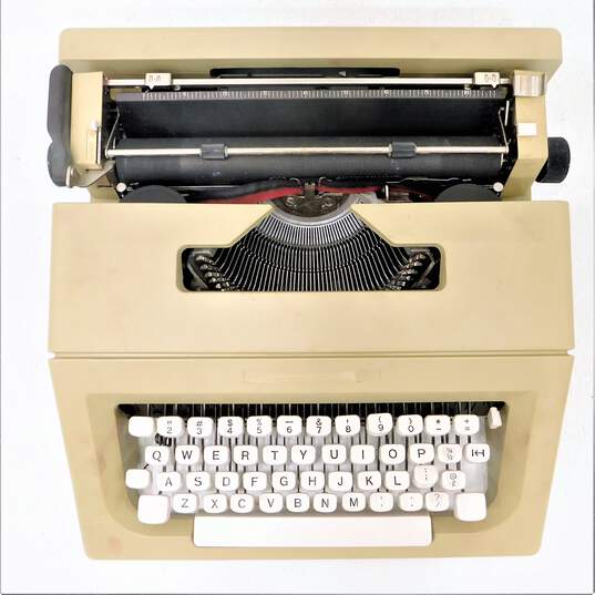 Vintage Olivetti Portable Manual Typewriter image number 4