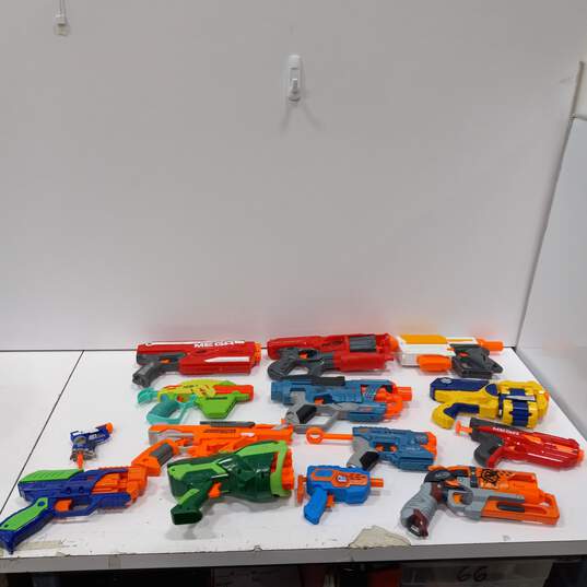 15PC Assorted Sized & Types of Toy Dart Guns image number 2