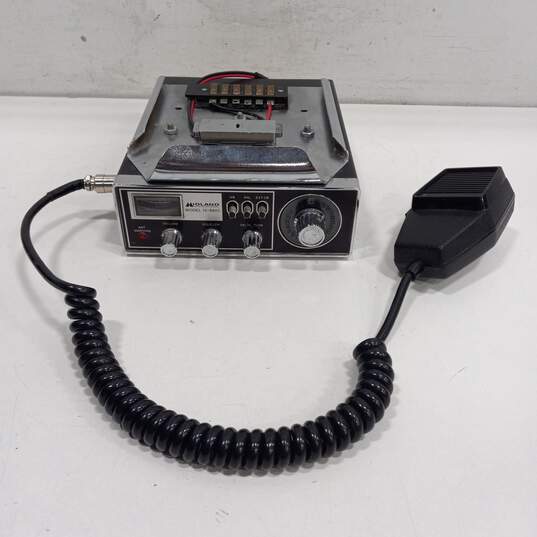Vintage Midland Model 13-882C CB Radio image number 1