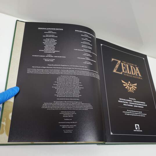VTG. 2013 Dark Horse The Legend Of Zelda Hyrule Historia Hardback Art Book image number 2