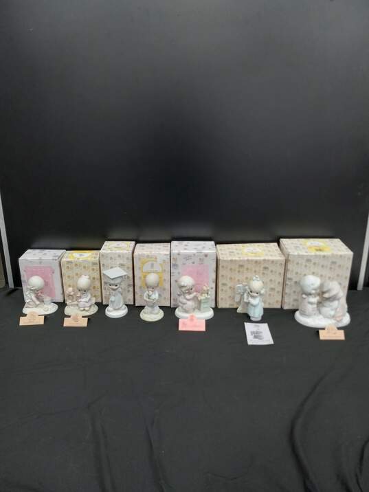 Bundle of Assorted Precious Moments Figurines In Box image number 1