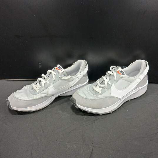 Nike Waffle Debut Running Shoes Men's Size 11 image number 2