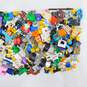 8.2 oz. LEGO Miscellaneous Minifigures Bulk Lot image number 3