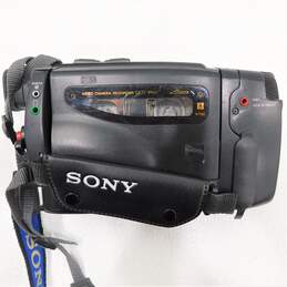 Sony Hi-8 CCD-TR9 Camcorder W/ Batteries Charger & Case alternative image