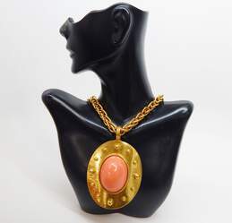 VNTG Bill Smith Of Richelieu Faux Coral Cabochon Gold Tone Necklace 155.5g