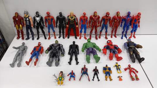 Lot of 27 Assorted Marvel Superheroes & Villains Figures image number 1