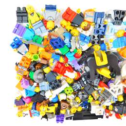 9.8 oz. LEGO Miscellaneous Minifigures Bulk Lot alternative image